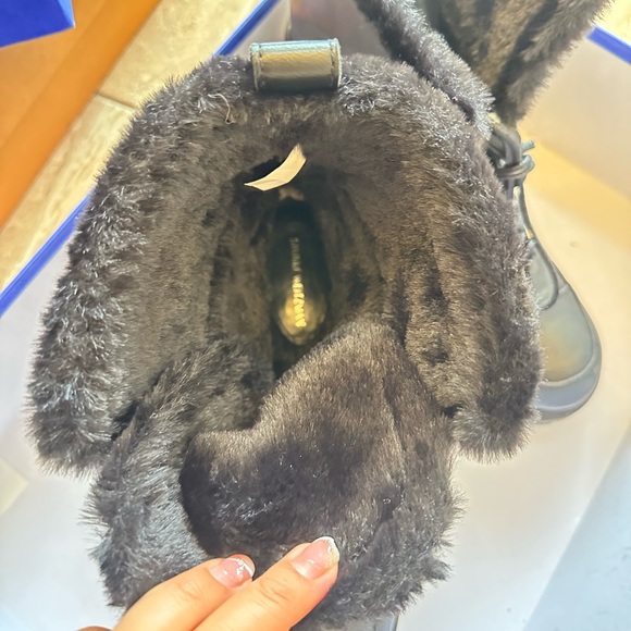 Stuart Weitzman - Picture 2 of 6